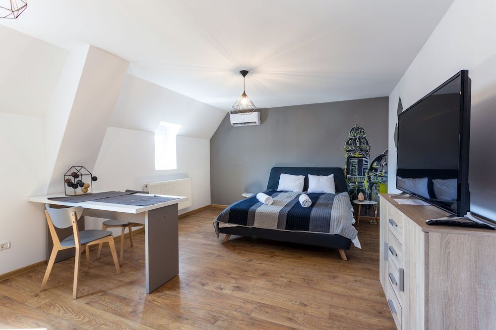 Benjamin Franklin Suite - 725