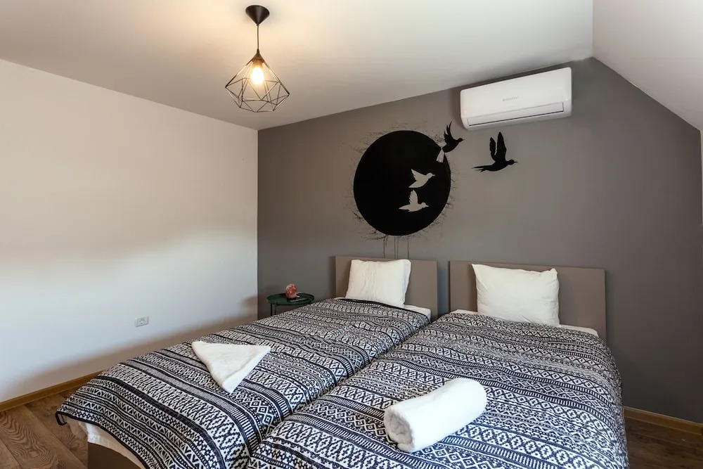 Benjamin Franklin Suite - 376