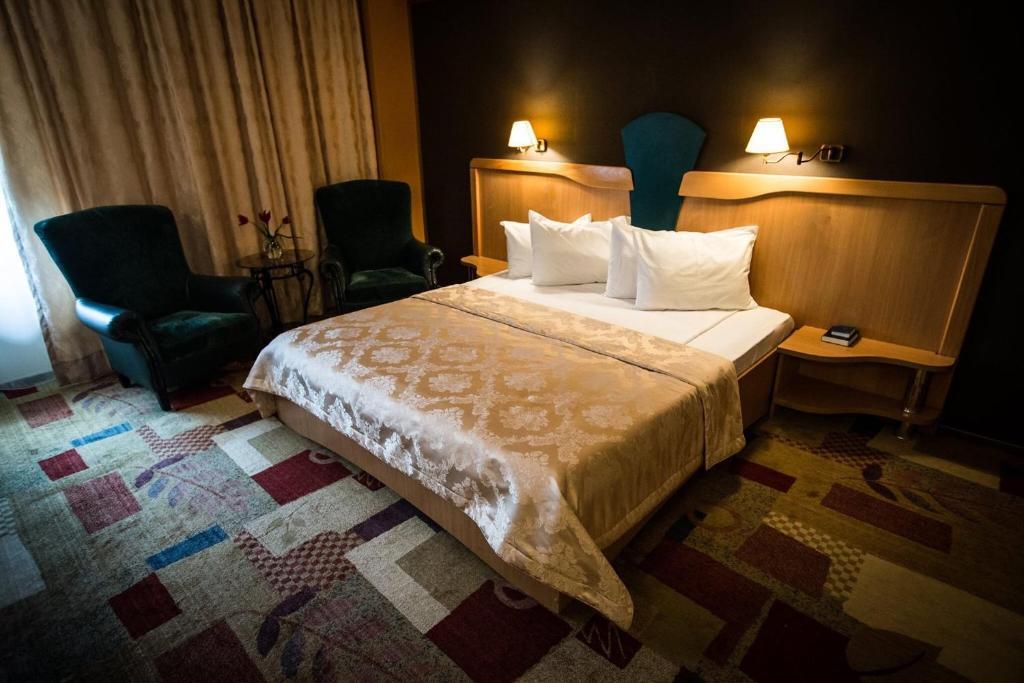 Hotel Ambassador - 832