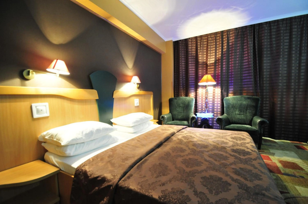 Hotel Ambassador - 560