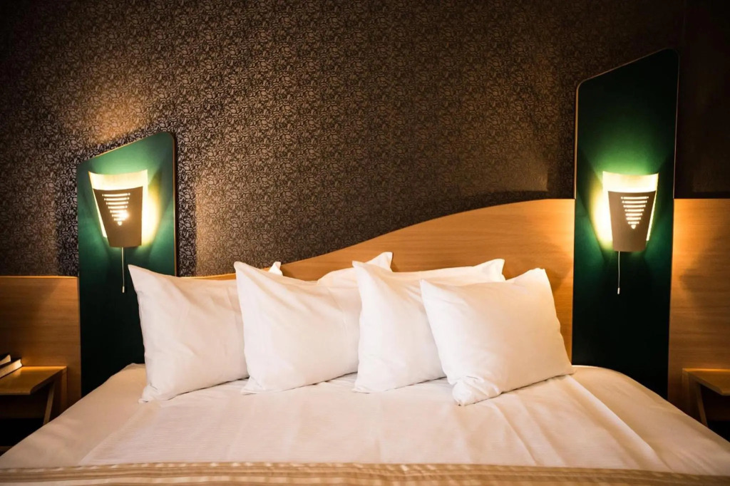 Hotel Ambassador - 932