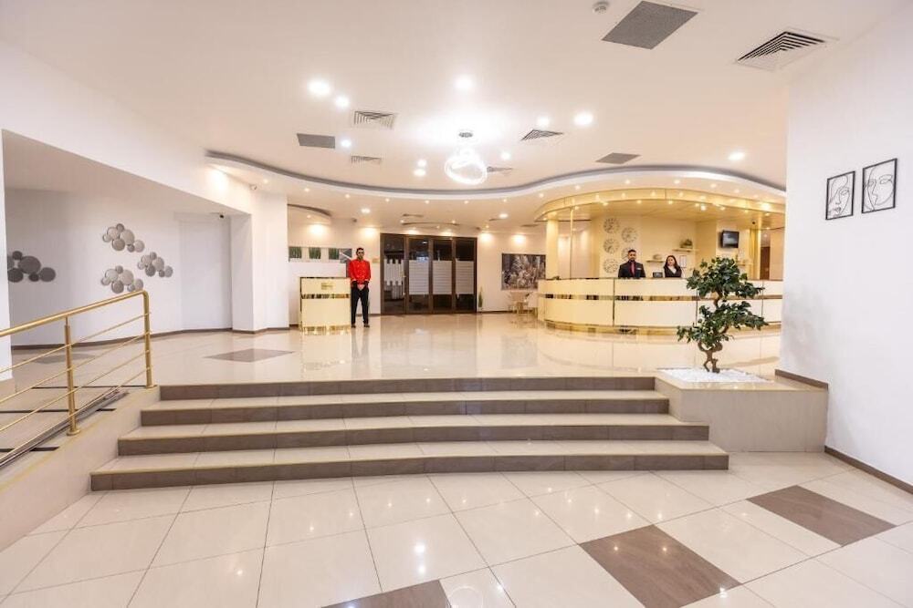 Hotel Sir Royal - 298