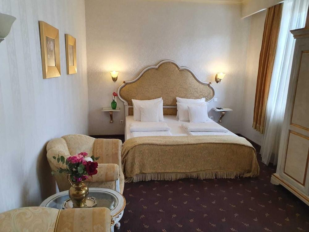 Topaz Boutique Hotel - 393