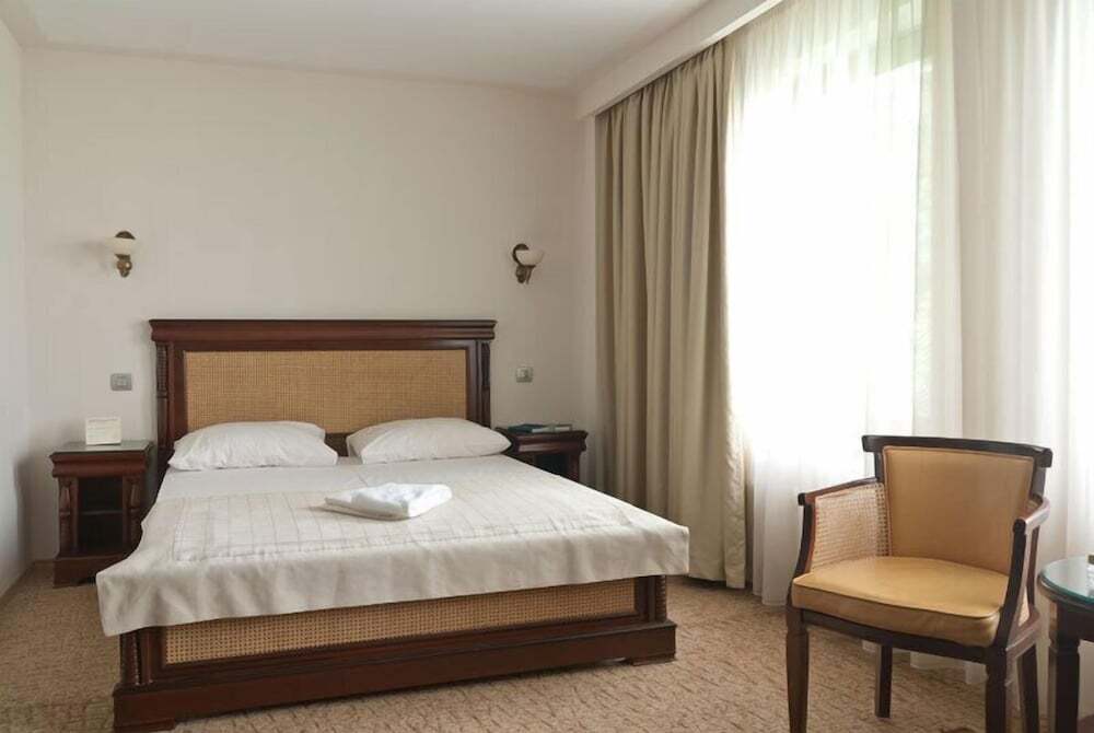Hotel Bliss - 582