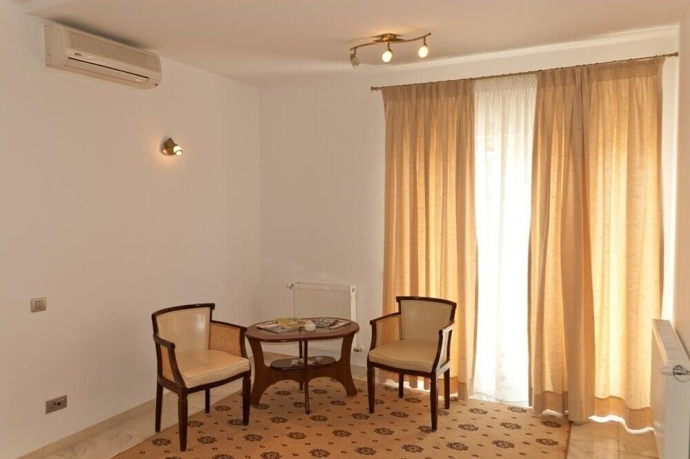 Hotel Bliss - 968