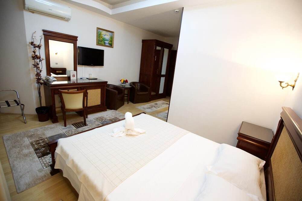 Hotel Bliss - 632