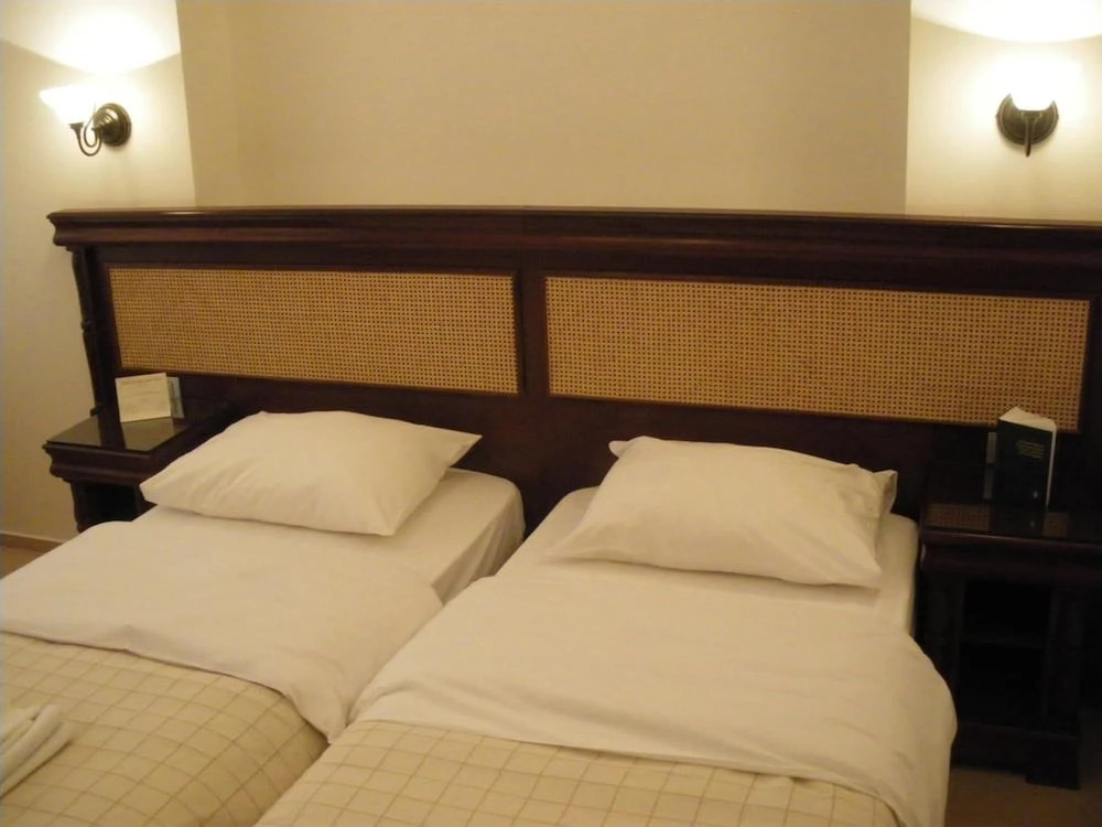 Hotel Bliss - 733