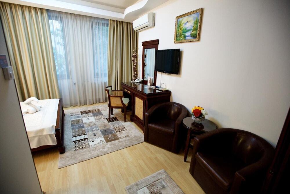 Hotel Bliss - 340