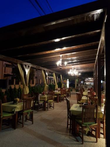 Boutique Vila White Duchess - 24