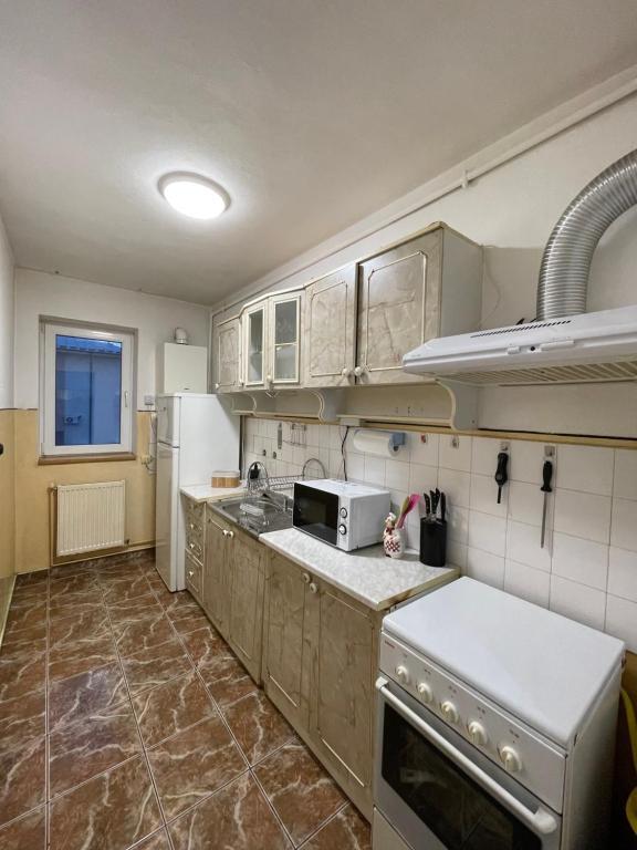 Breaza Central Apartment - 36