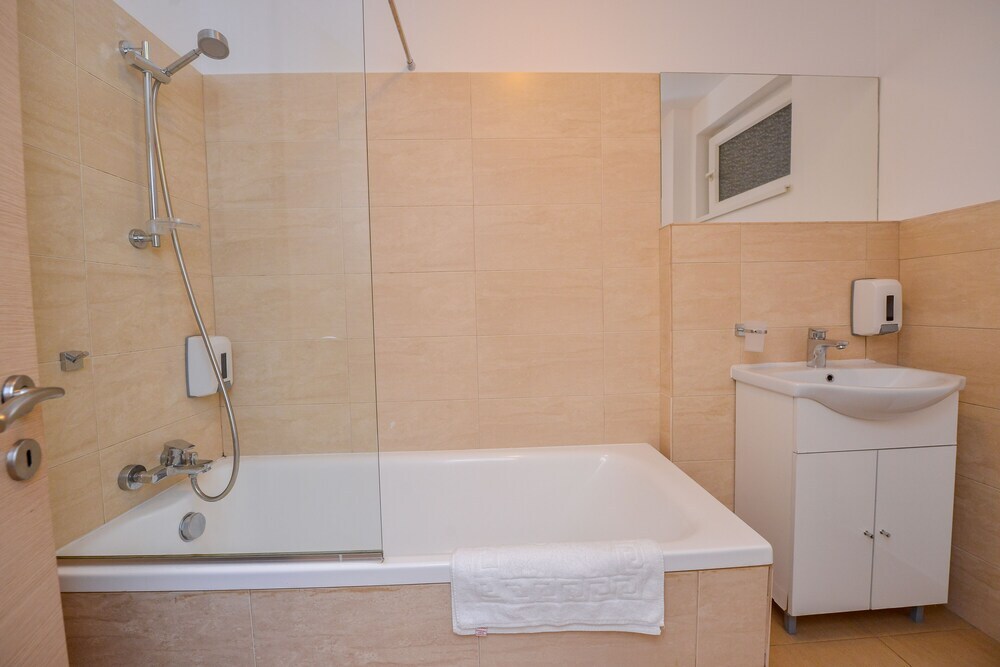 Bucharest Apartment - Cismigiu Gardens - 260