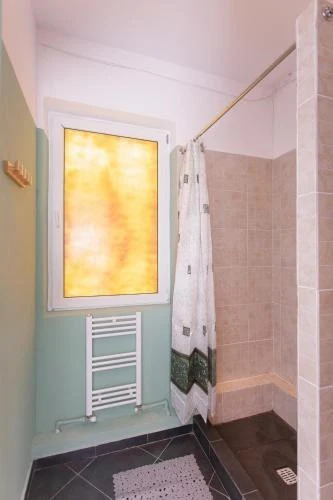 Bucur's Shelter Hostel - 120