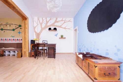 Bucur's Shelter Hostel - 391