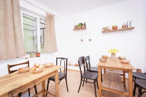 Bucur's Shelter Hostel - 865