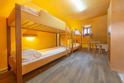 Burg Hostel - 680