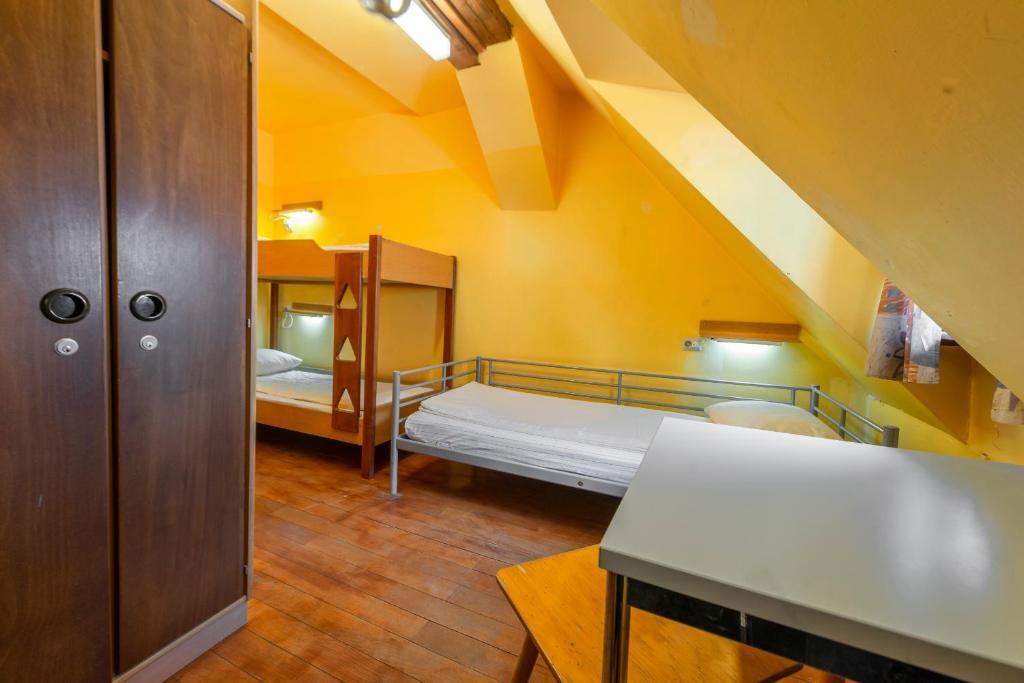 Burg Hostel - 408