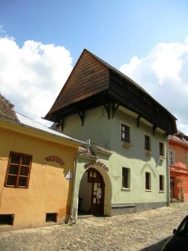 Burg Hostel - 528
