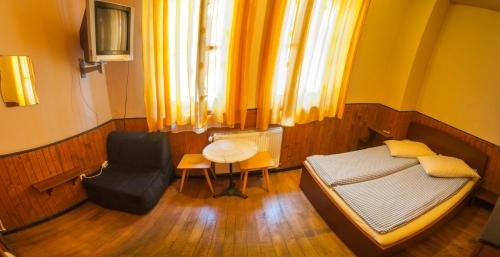 Burg Hostel - 81