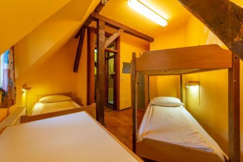 Burg Hostel - 647