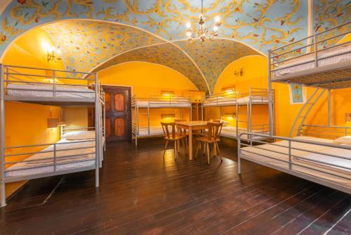 Burg Hostel - 706