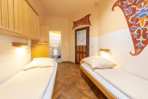 Burg Hostel - 729