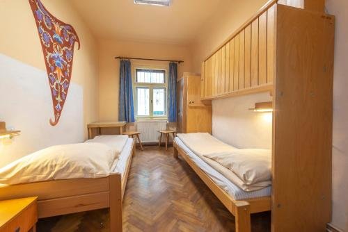 Burg Hostel - 914