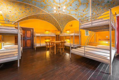 Burg Hostel - 733