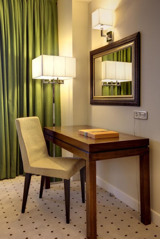 Capital Plaza Hotel - 834