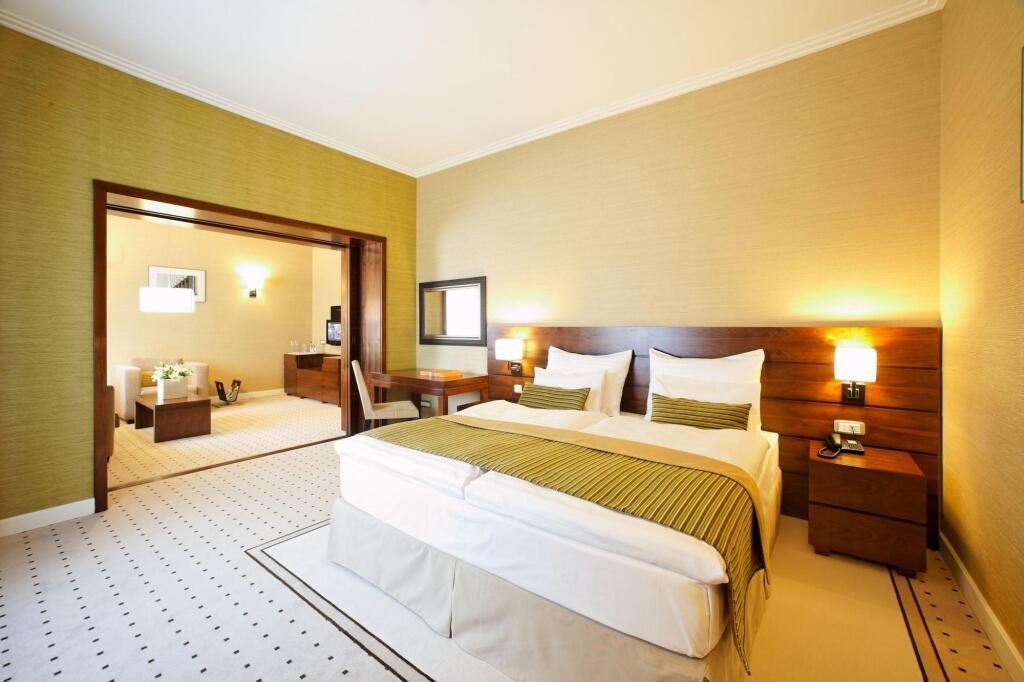 Capital Plaza Hotel - 270