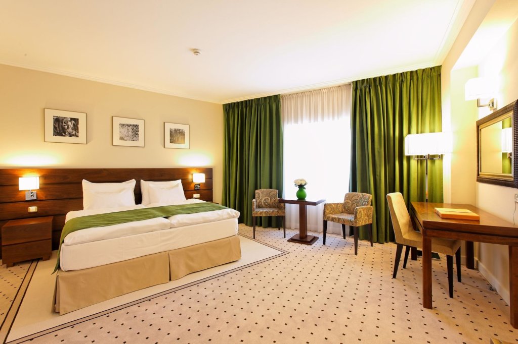 Capital Plaza Hotel - 616