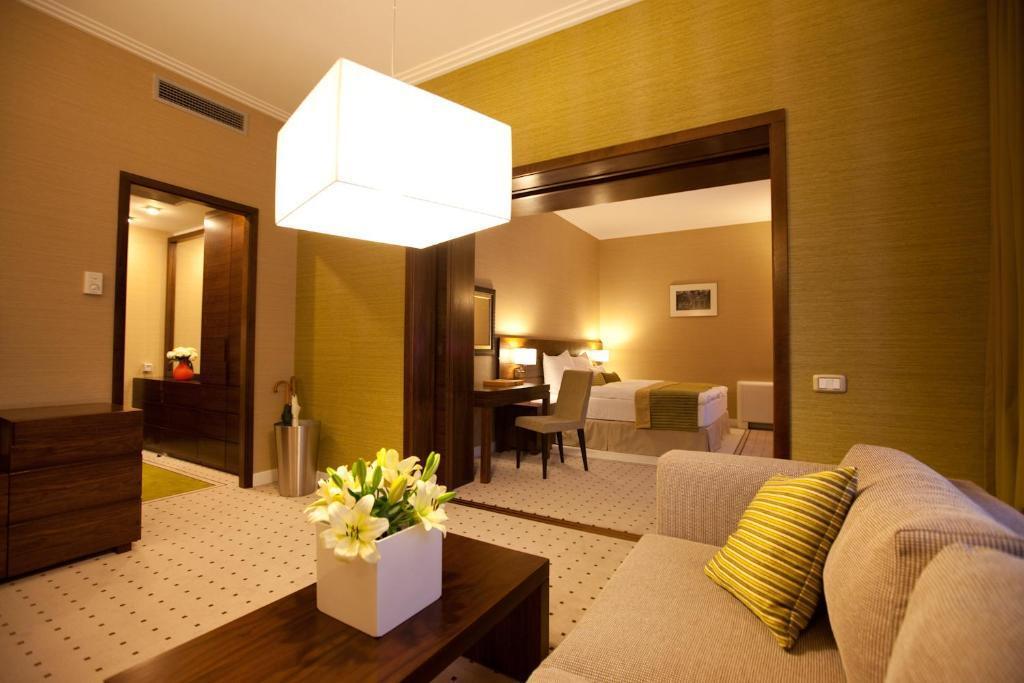 Capital Plaza Hotel - 346