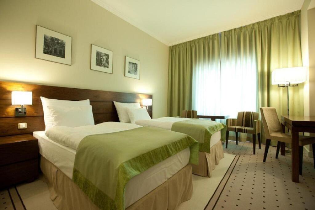 Capital Plaza Hotel - 656