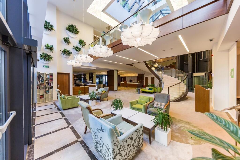 Capital Plaza Hotel - 996