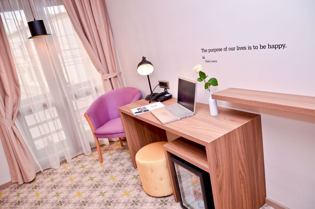 Capitolina City Chic Hotel - 937