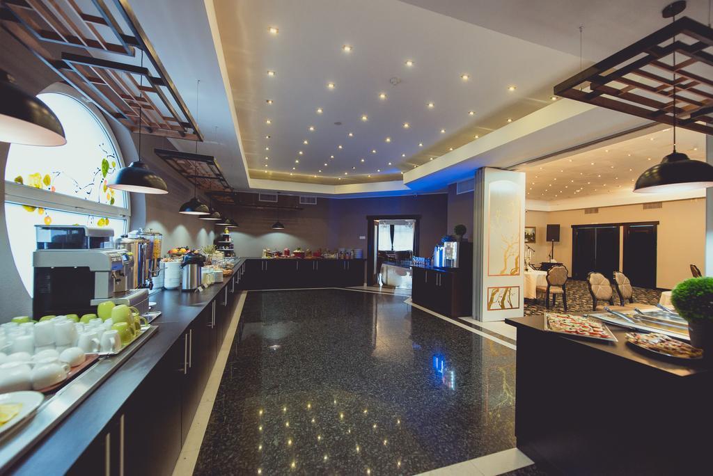 Hotel Carpathia - 658