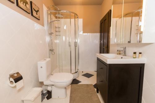 Ratiu House - 807
