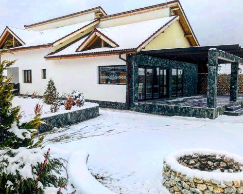 Casa De Sub Piatra - 258