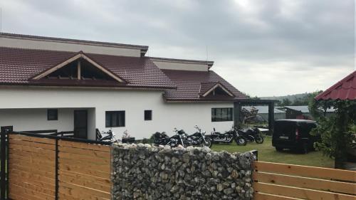 Casa De Sub Piatra - 769