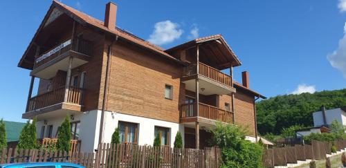 Casa Paduricea - 666