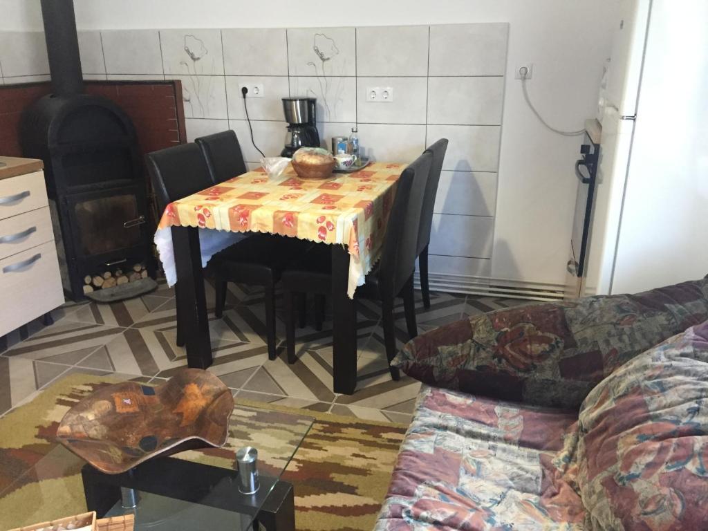 Casa rustica cu terasa - 831