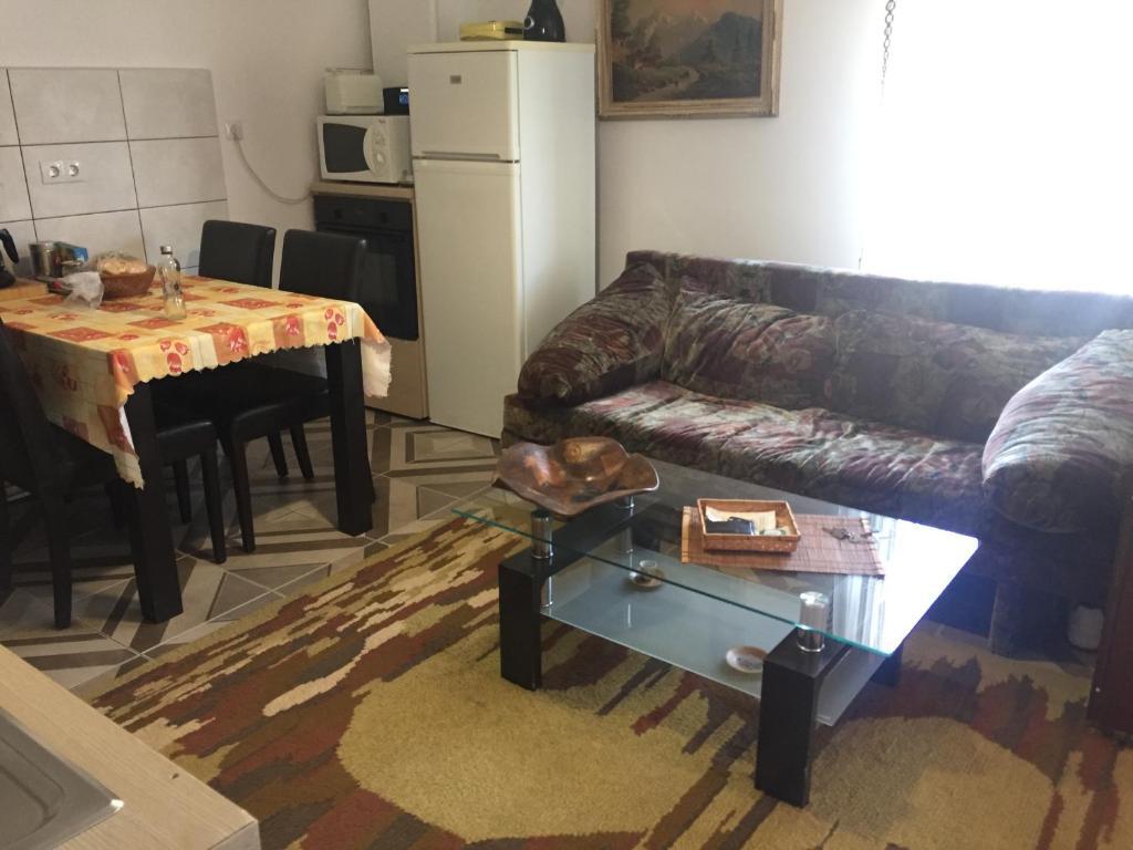 Casa rustica cu terasa - 878