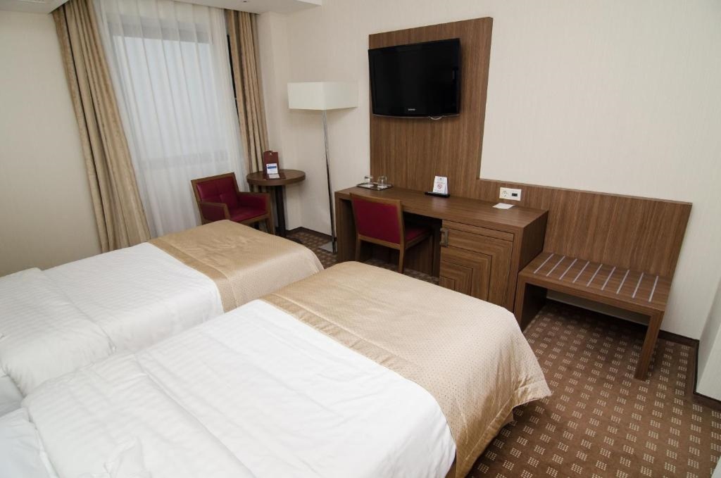 Central Plaza Hotel - 850