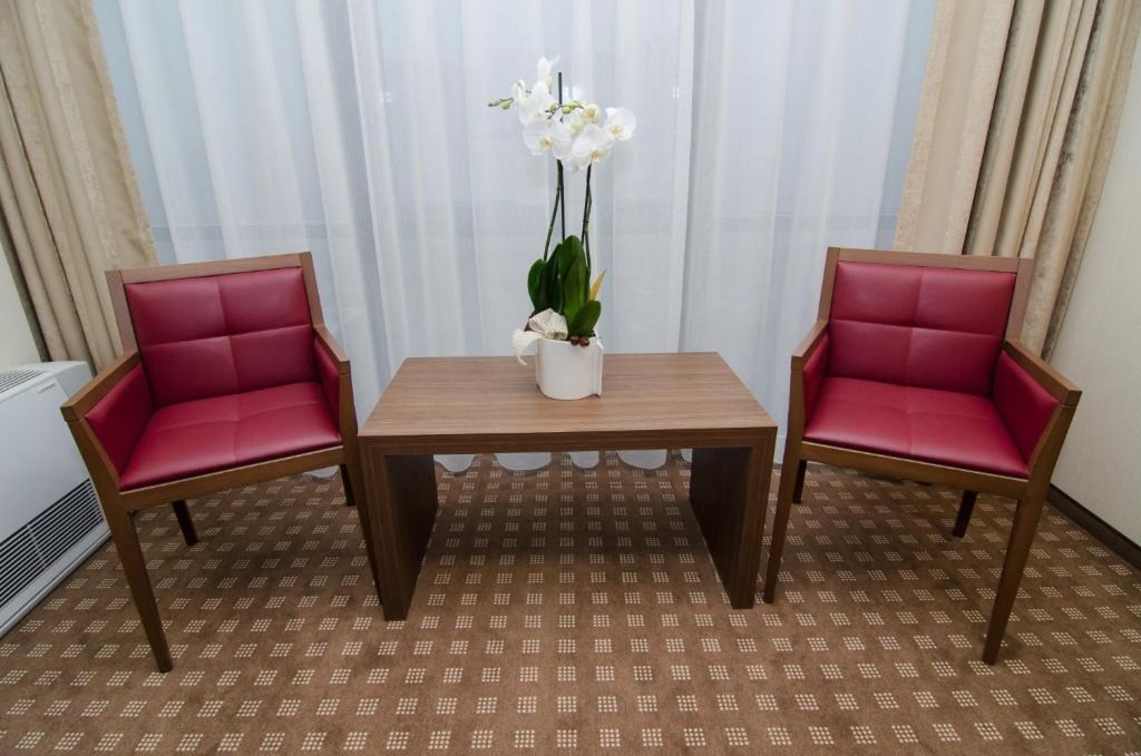 Central Plaza Hotel - 859