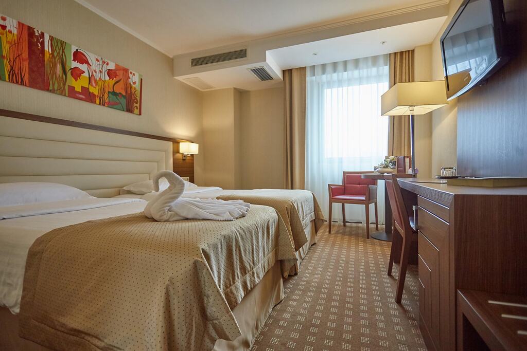 Central Plaza Hotel - 693