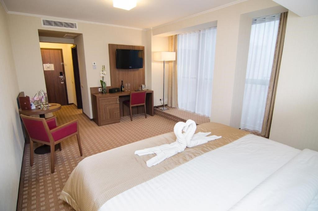 Central Plaza Hotel - 943