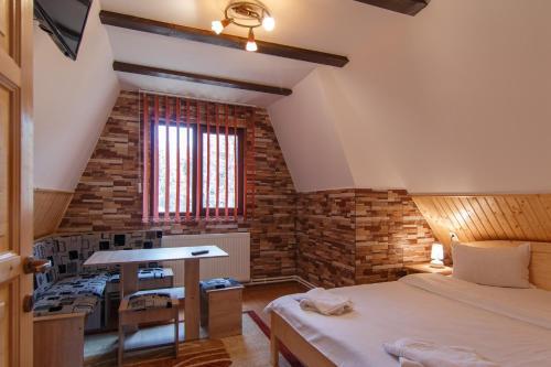 Centrul De Echitatie Poiana Brasov - 86