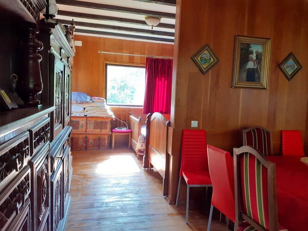 Chalet with 5 Bedrooms in Bu?Teni, with Wonderful Mountain View, Enclosed Garden And Wifi - 445