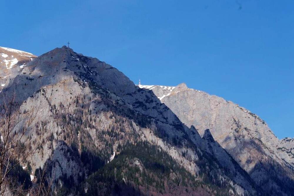 Chalet with 5 Bedrooms in Bu?Teni, with Wonderful Mountain View, Enclosed Garden And Wifi - 126