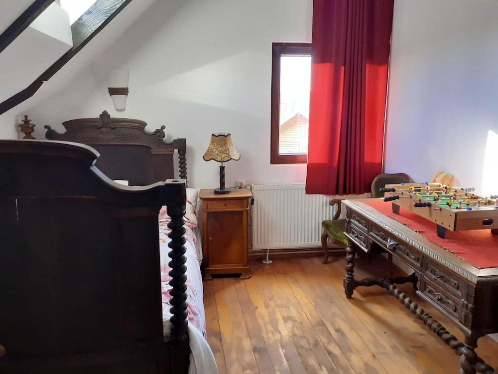 Chalet with 5 Bedrooms in Bu?Teni, with Wonderful Mountain View, Enclosed Garden And Wifi - 753