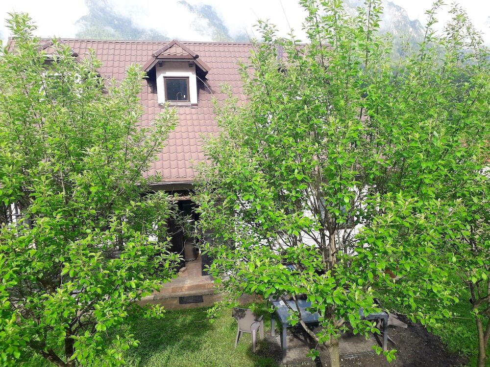 Chalet with 5 Bedrooms in Bu?Teni, with Wonderful Mountain View, Enclosed Garden And Wifi - 682